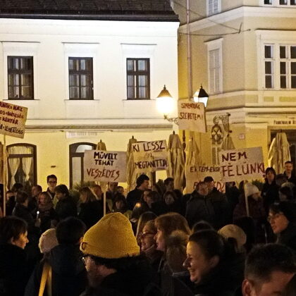 Tanári tüntetés
