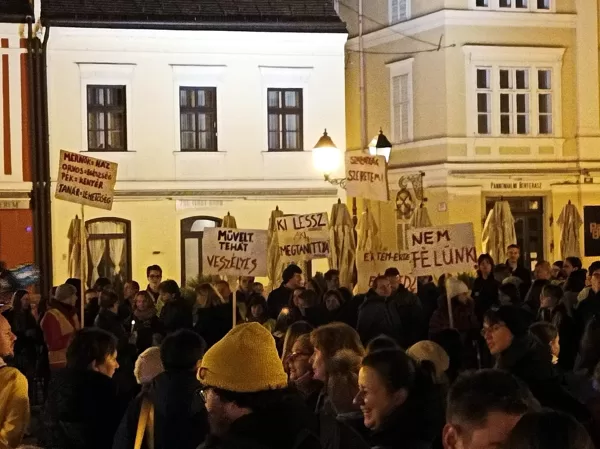 Tanári tüntetés
